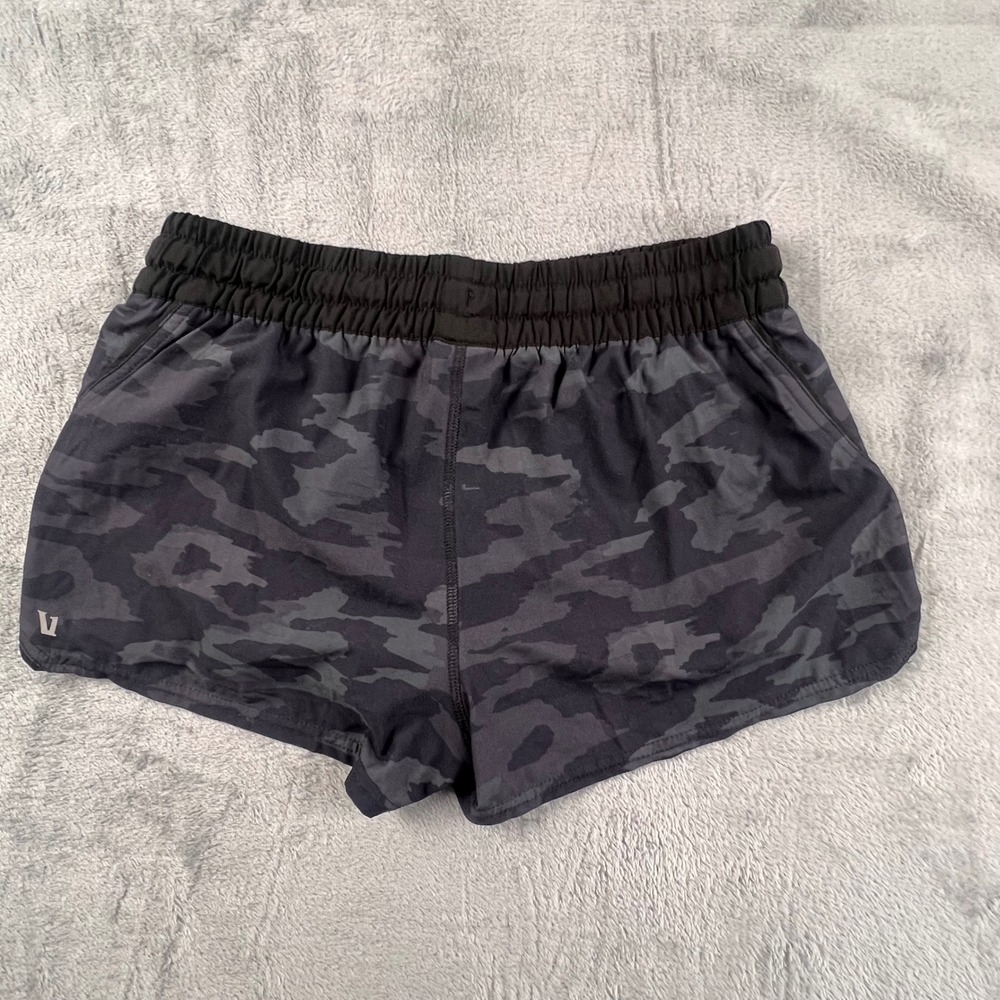 Vuori Clementine Shorts Womens Small 2" Camo Lined Running Short VW304 Running - Picture 2 of 12